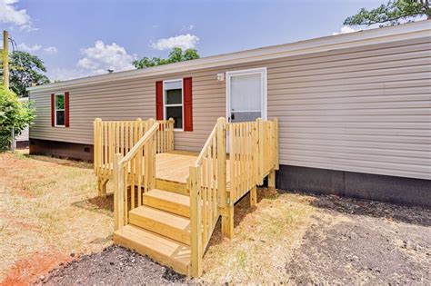 923 West Lee Road.